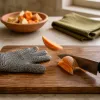 Gant en cotte de maille : un rempart essentiel contre les coupures en cuisine professionnelle