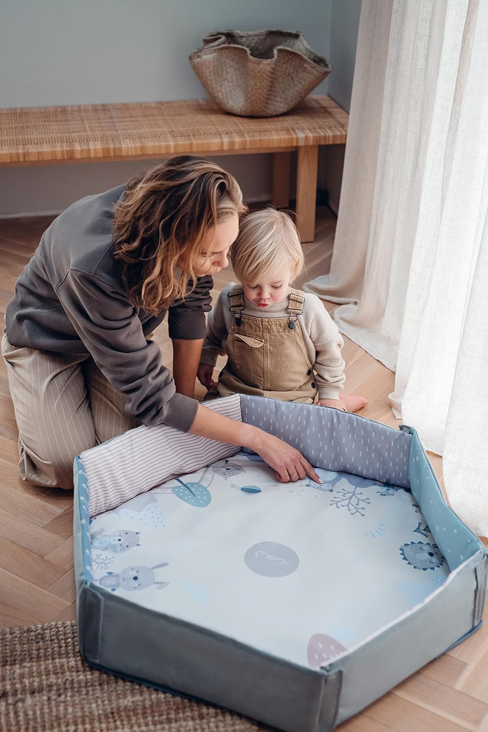Arche de jeu MoMi PASTEL avec tapis rampant 3 en 1 pour bébé dès la naissance, tapis d'activité sensorielle avec 2 arches, bain de balles, 5 jouets, 20 balles avec sac